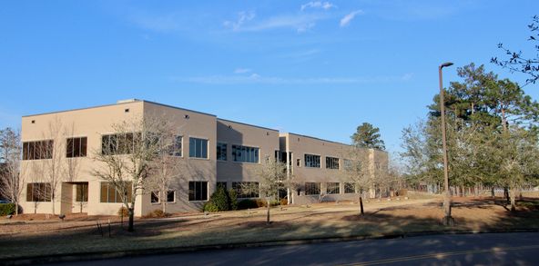 Class A Office/Medical : 2 Southern Point Pkwy, Hattiesburg, MS 39401